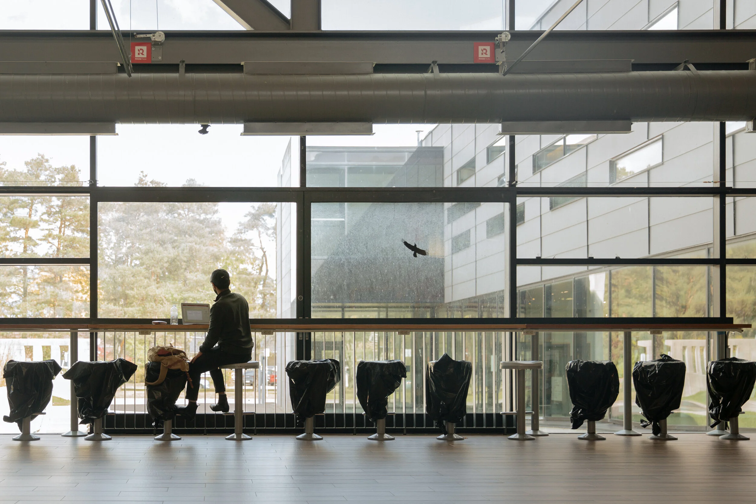 (2/2) While an eerily empty University of Toronto Scarborough campus uses garbage bags to keep students 2 meters apart amidst rising infection rates. Layers of protection, whether purpose-built or ad hoc, have changed the way we both work and play du
