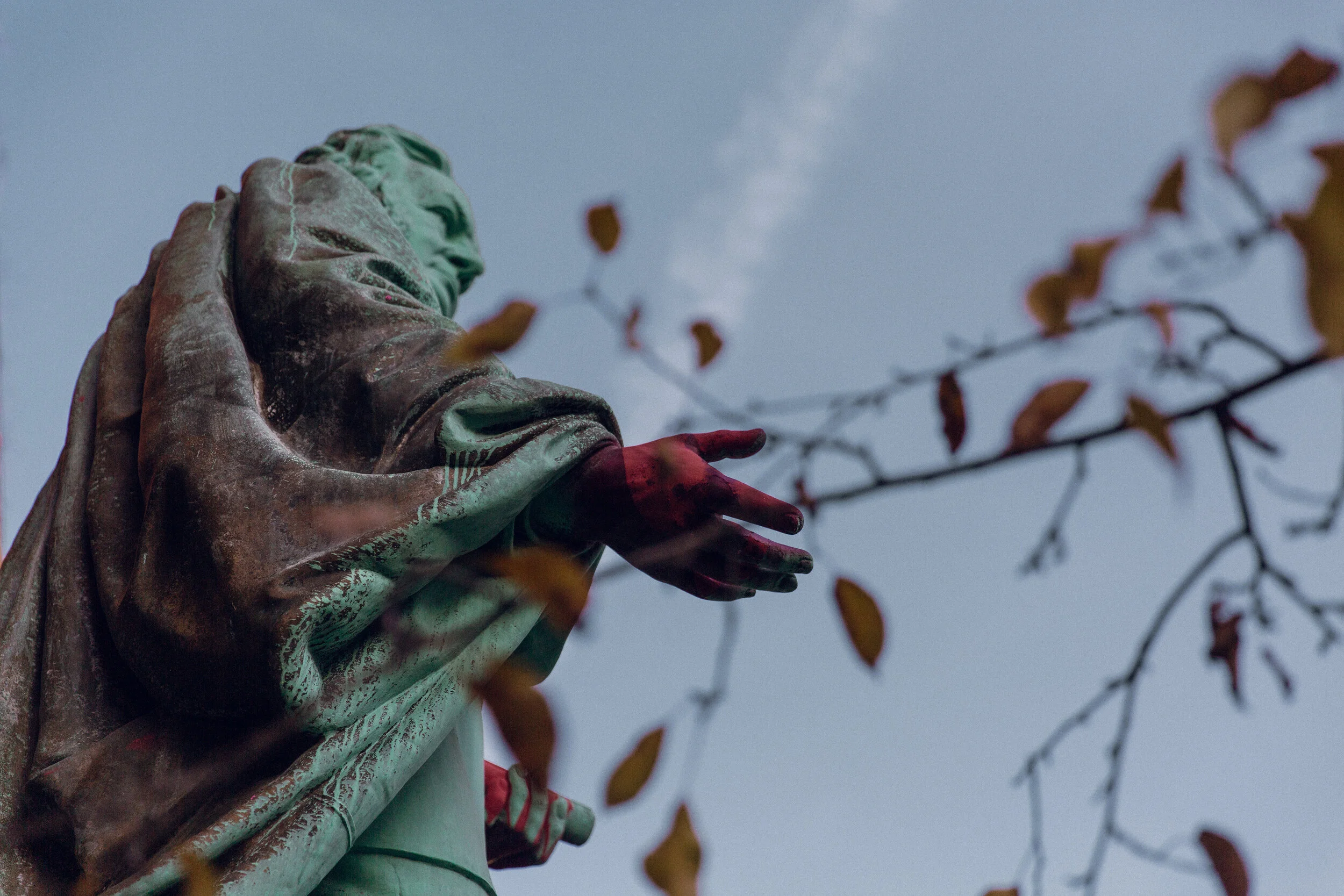(2/3) These monuments to figures that have negatively shaped our society have always been there, but it took the act of defacing them for their current context to become visible.